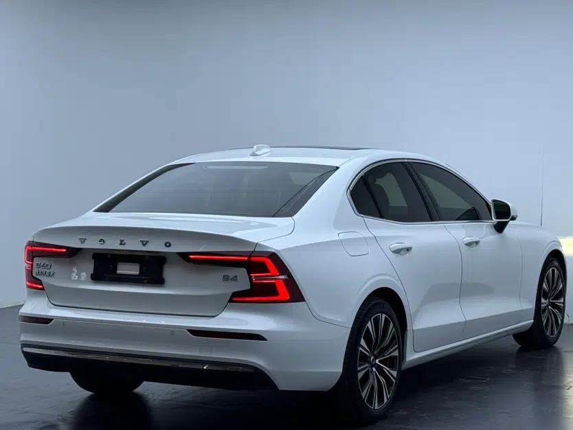Volvo S60 2023 B4 Zhiyuan Luxury Edition — миниатюра 10