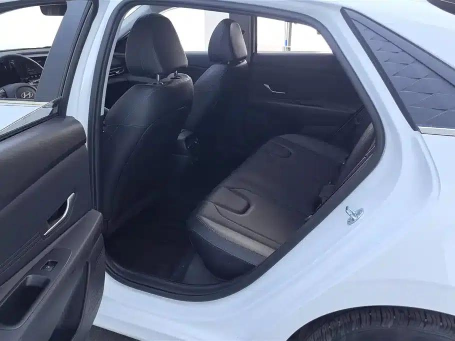 Hyundai Elantra 2023 1.5L CVT GLX Elite Edition — миниатюра 11