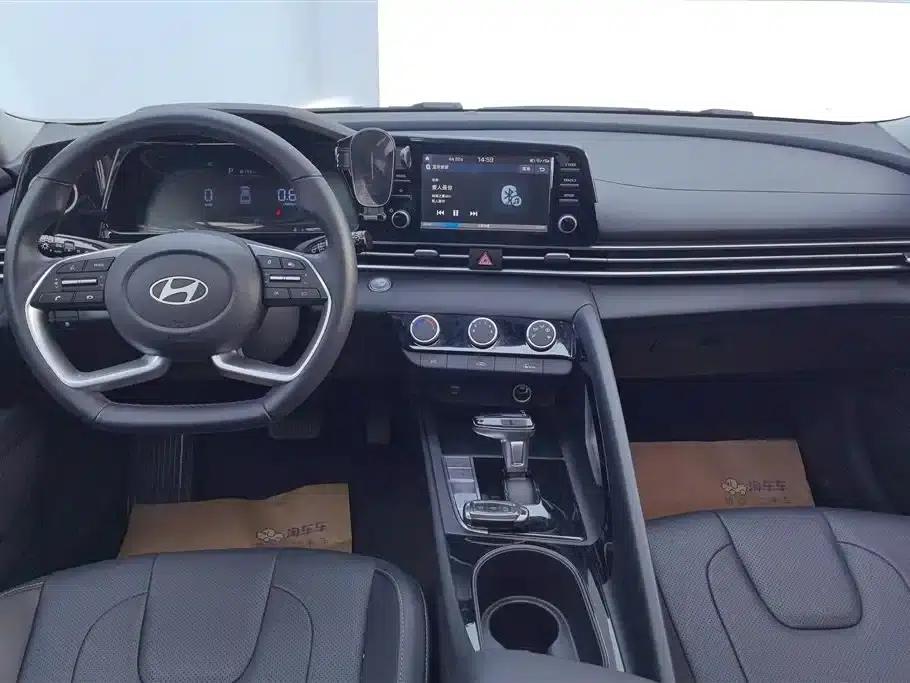 Hyundai Elantra 2023 1.5L CVT GLX Elite Edition — миниатюра 12