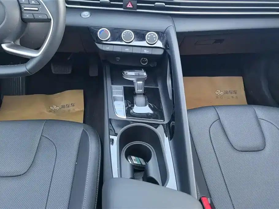 Hyundai Elantra 2023 1.5L CVT GLX Elite Edition — миниатюра 16