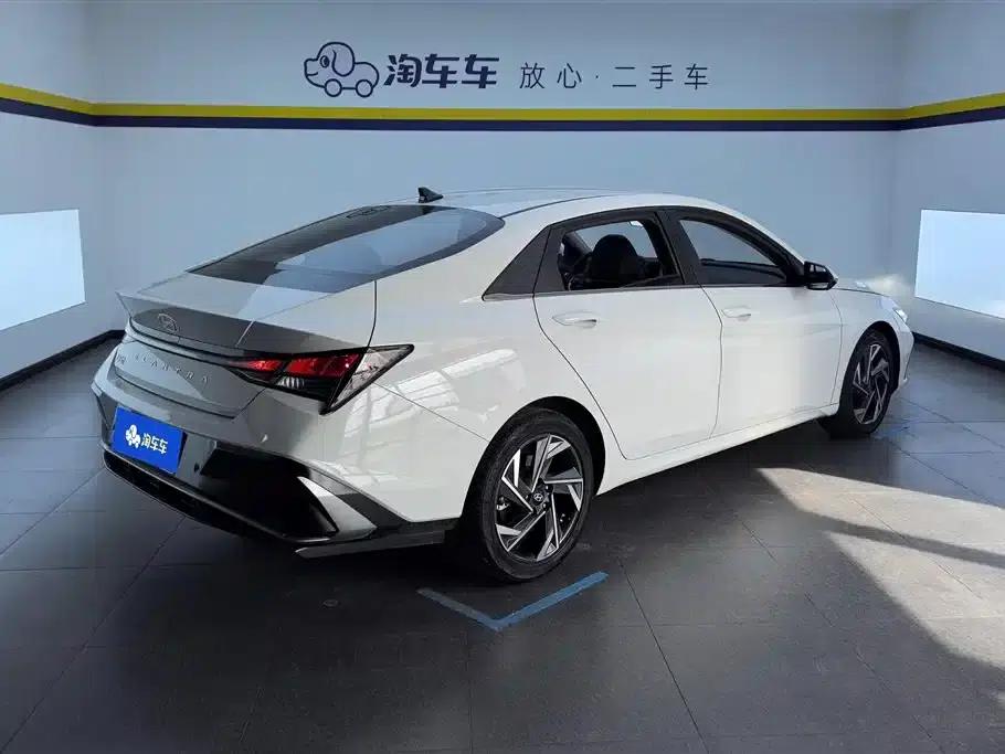 Hyundai Elantra 2023 1.5L CVT GLX Elite Edition — миниатюра 3