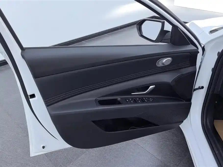 Hyundai Elantra 2023 1.5L CVT GLX Elite Edition — миниатюра 7