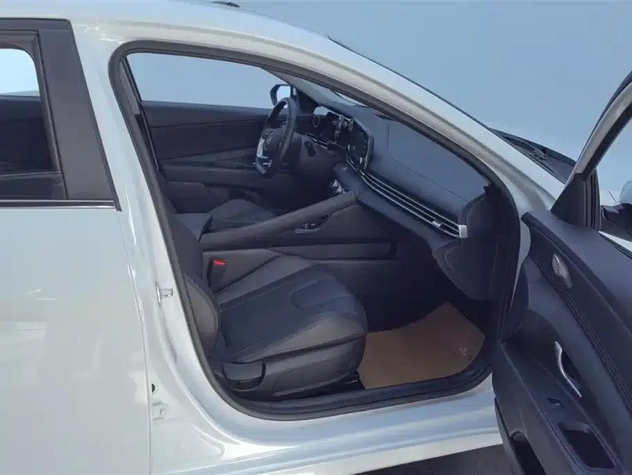 Hyundai Elantra 2023 1.5L CVT GLX Elite Edition — миниатюра 8