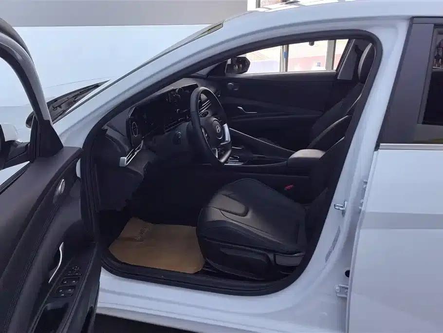 Hyundai Elantra 2023 1.5L CVT GLX Elite Edition — миниатюра 9