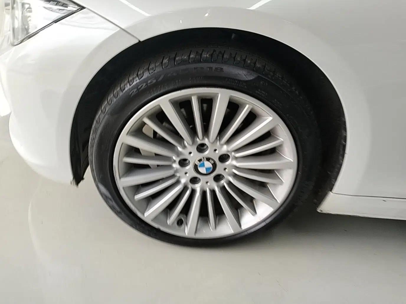 BMW 3 Series 2018 320Li Fashion Model — миниатюра 9