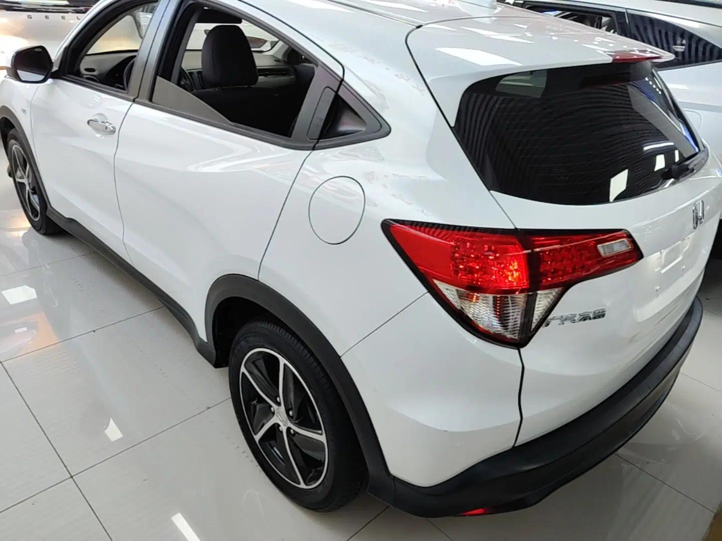 Honda Vezel 2020 1.5L CVT Pioneer Edition — миниатюра 4