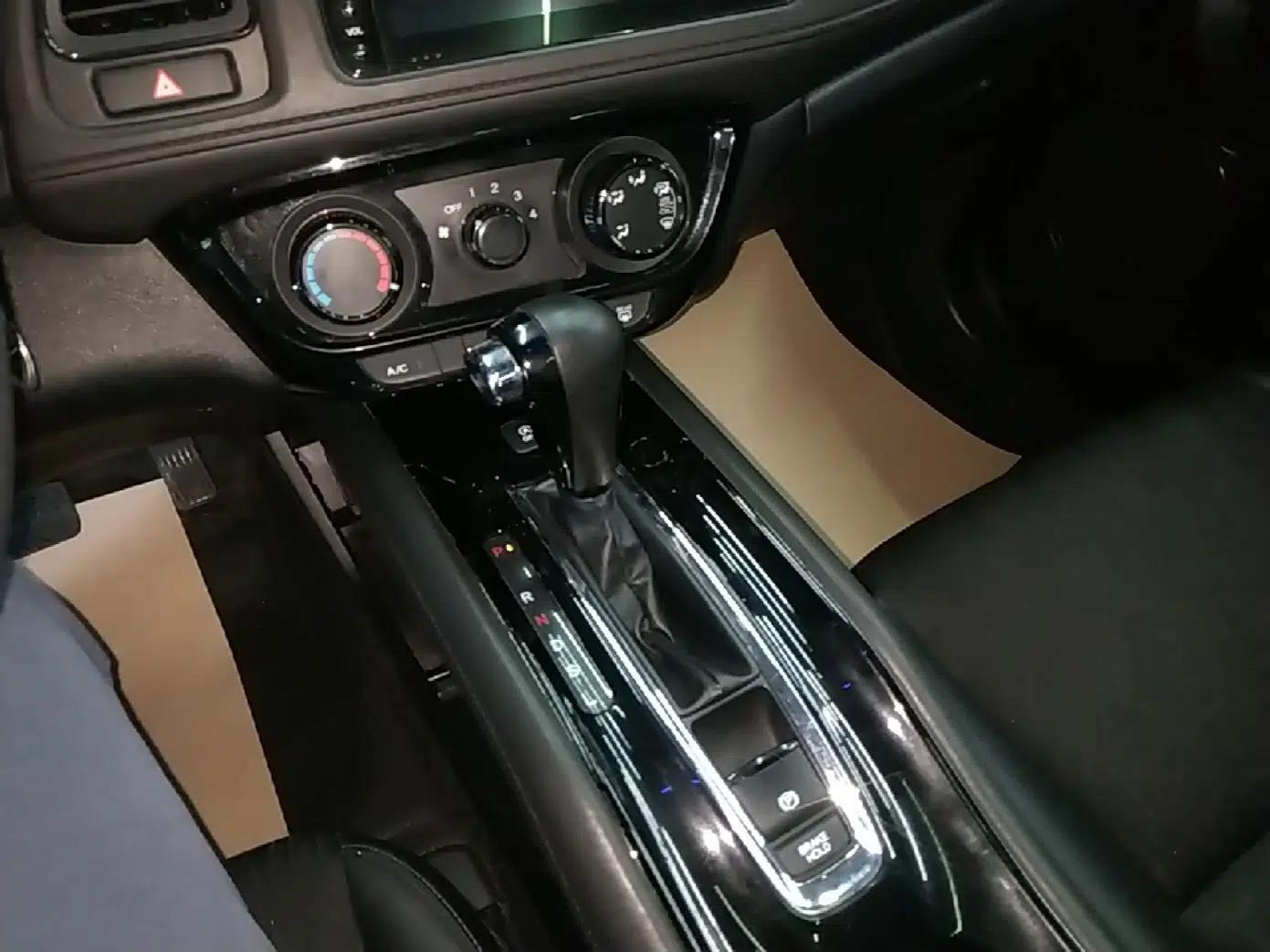Honda Vezel 2020 1.5L CVT Pioneer Edition — миниатюра 17
