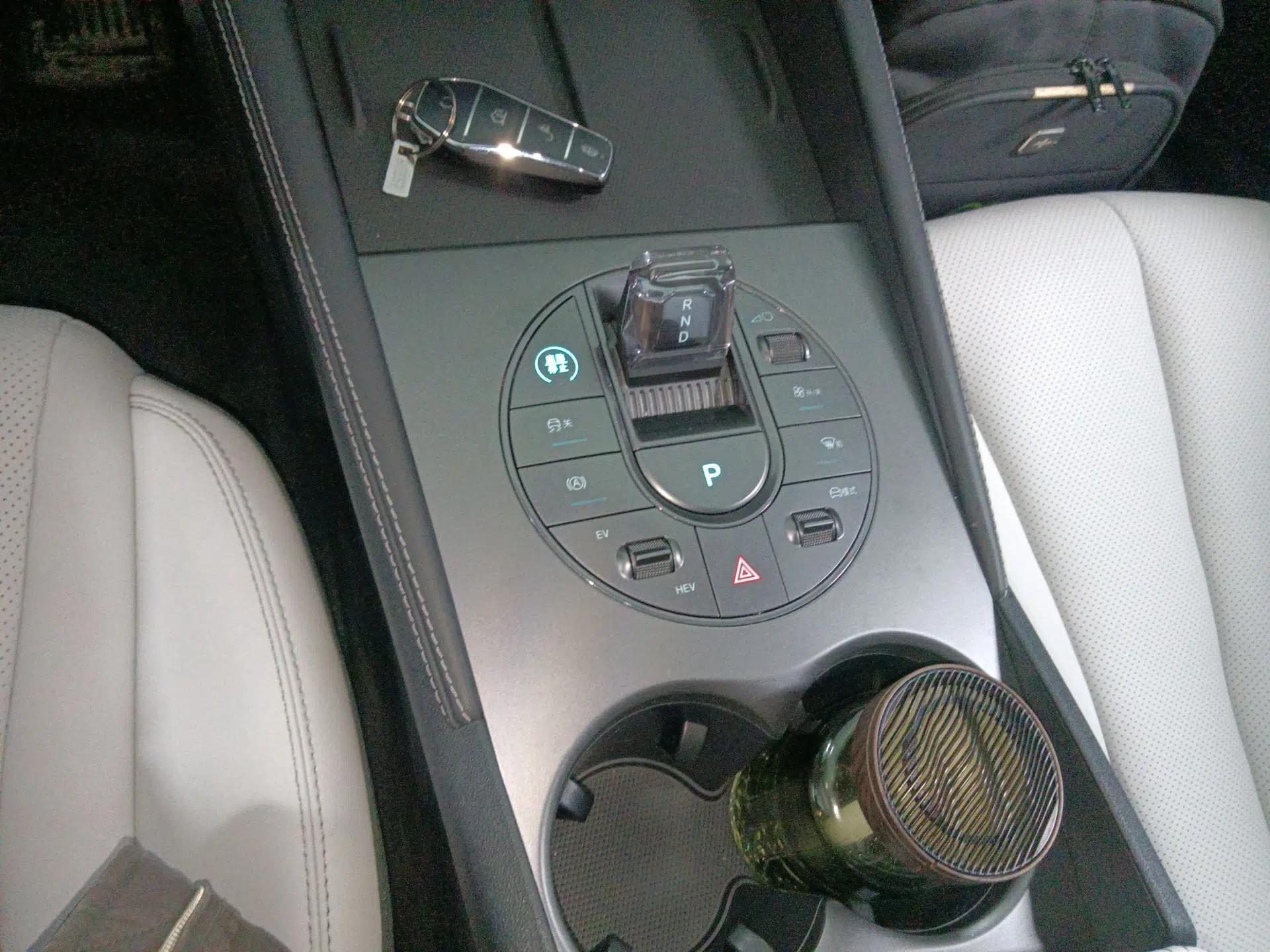 BYD Seal 06 New Energy 2024 DM-i 120KM Prestige Model — миниатюра 17