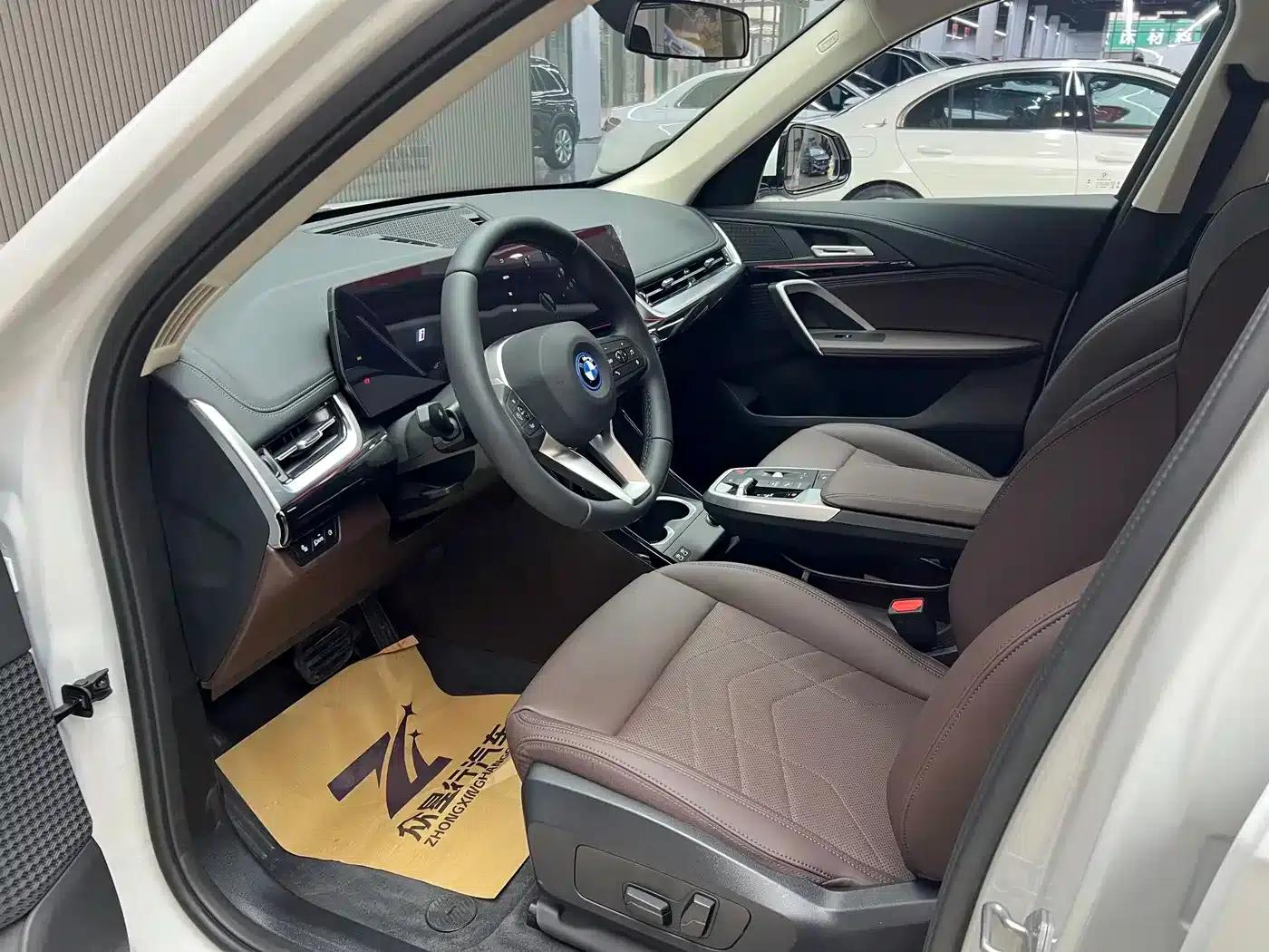 BMW iX1 2023 eDrive25L X Design Package — миниатюра 14