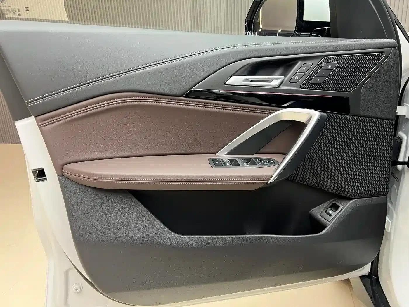 BMW iX1 2023 eDrive25L X Design Package — миниатюра 18