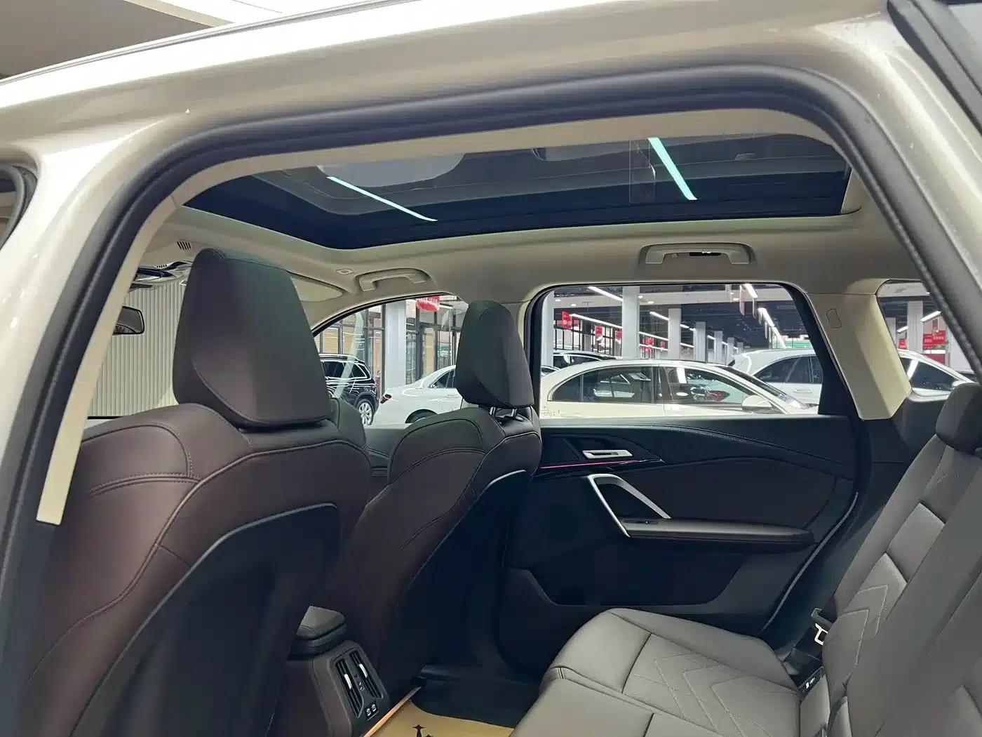 BMW iX1 2023 eDrive25L X Design Package — миниатюра 10