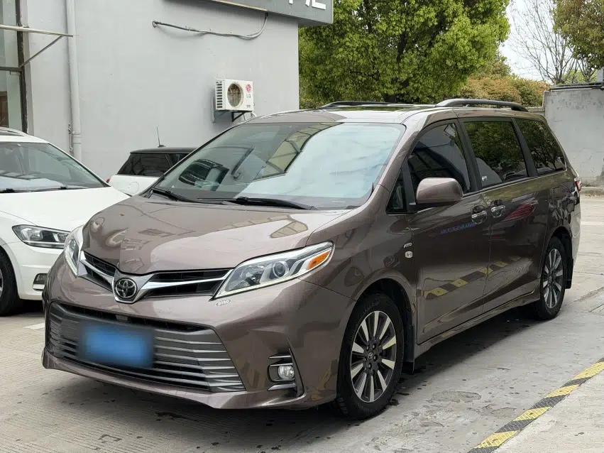 Toyota SIENNA  — миниатюра 1