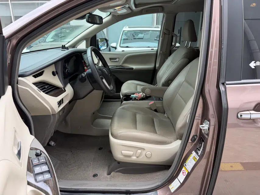Toyota SIENNA  — миниатюра 11