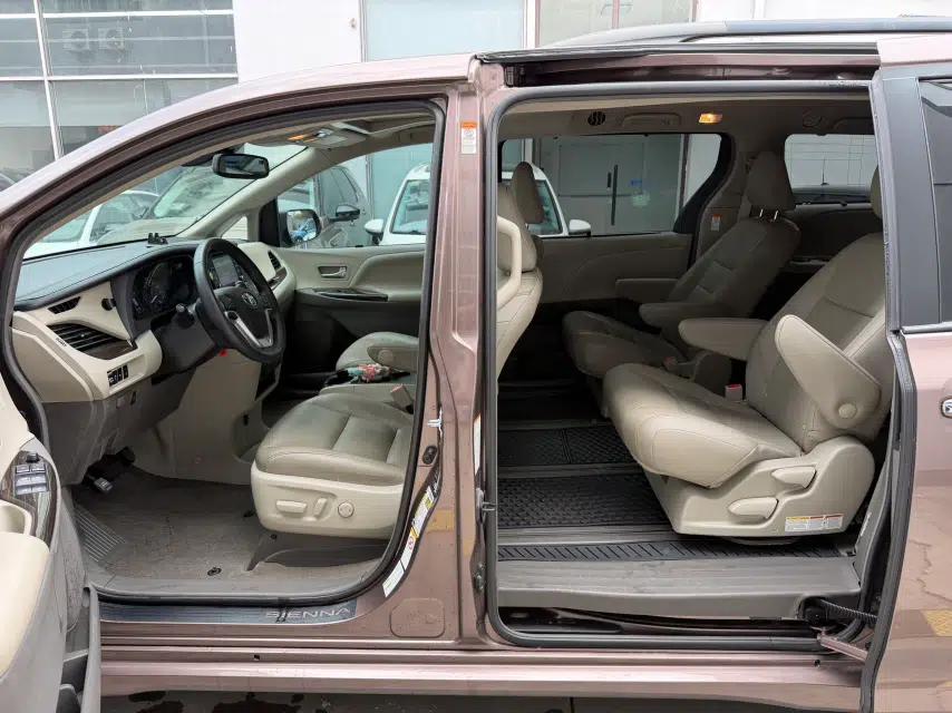 Toyota SIENNA  — миниатюра 13