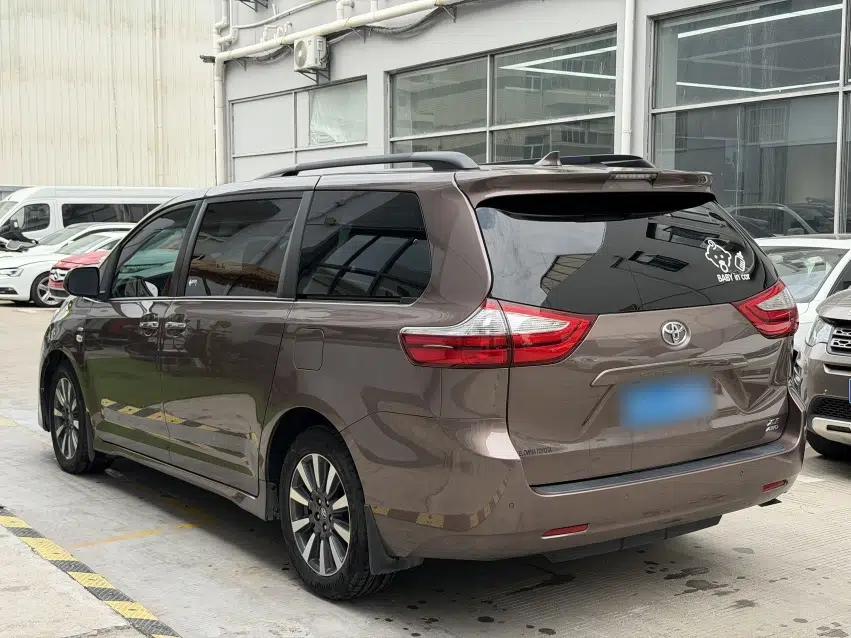 Toyota SIENNA  — миниатюра 4