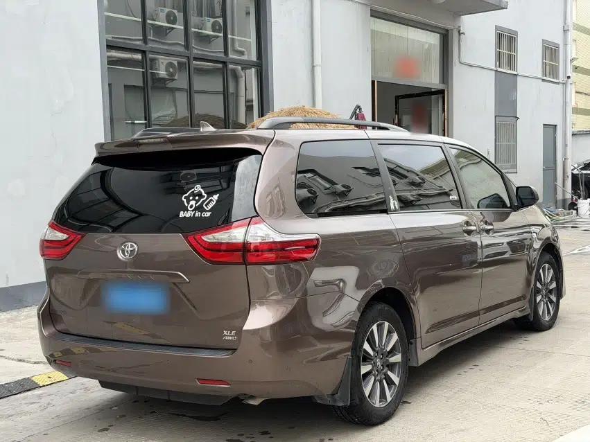 Toyota SIENNA  — миниатюра 6