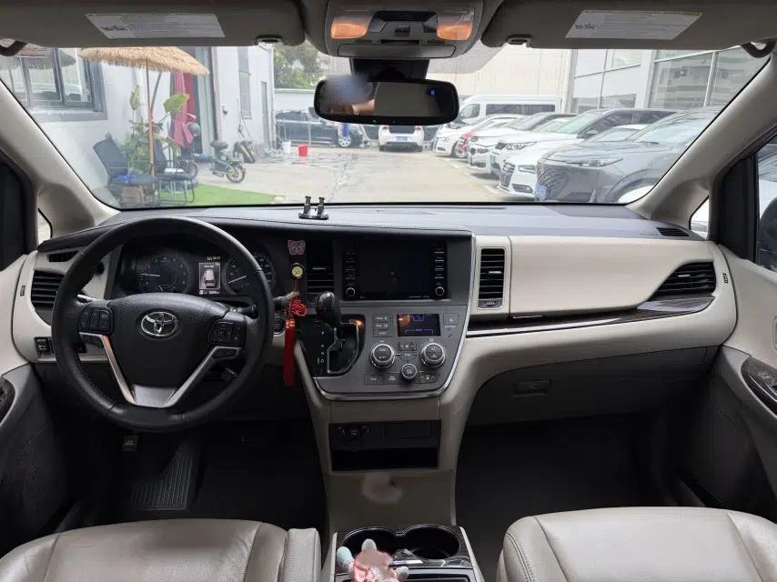 Toyota SIENNA  — миниатюра 9