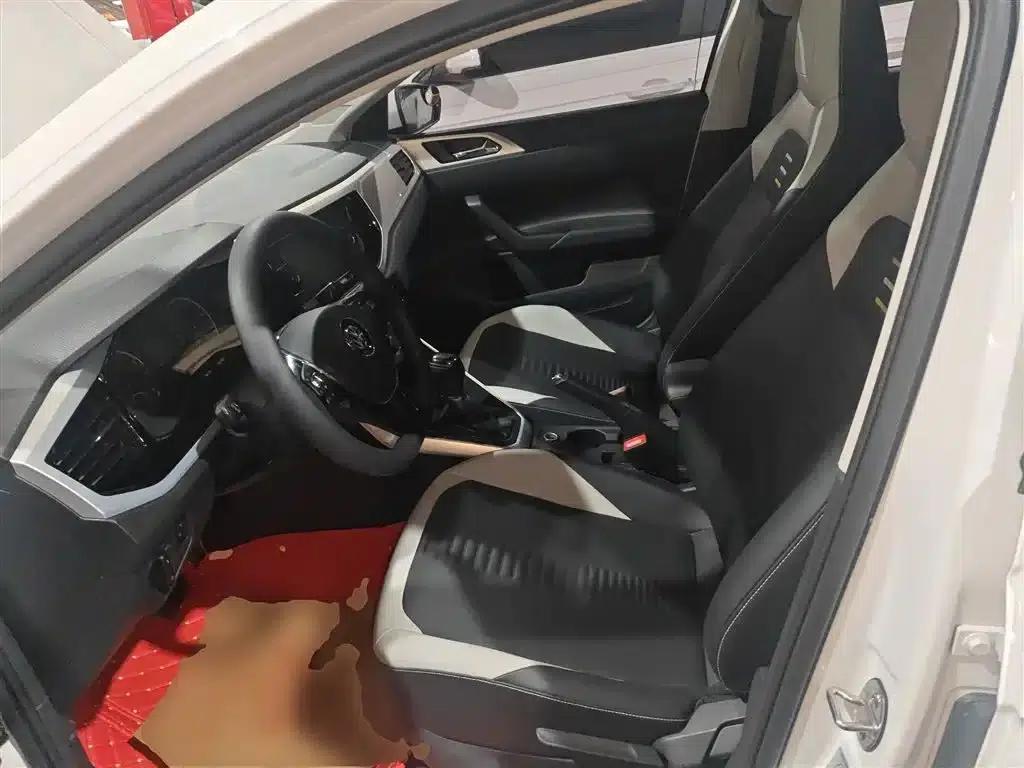 2019 Polo Plus 1.5L Automatic Colorful Technology Edition — миниатюра 15
