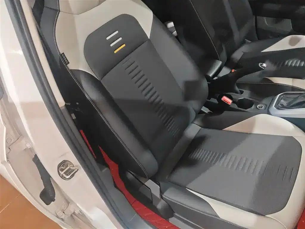 2019 Polo Plus 1.5L Automatic Colorful Technology Edition — миниатюра 25