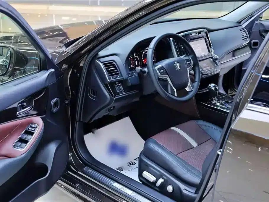 Crown 2017 2.0T Sport Edition — миниатюра 12