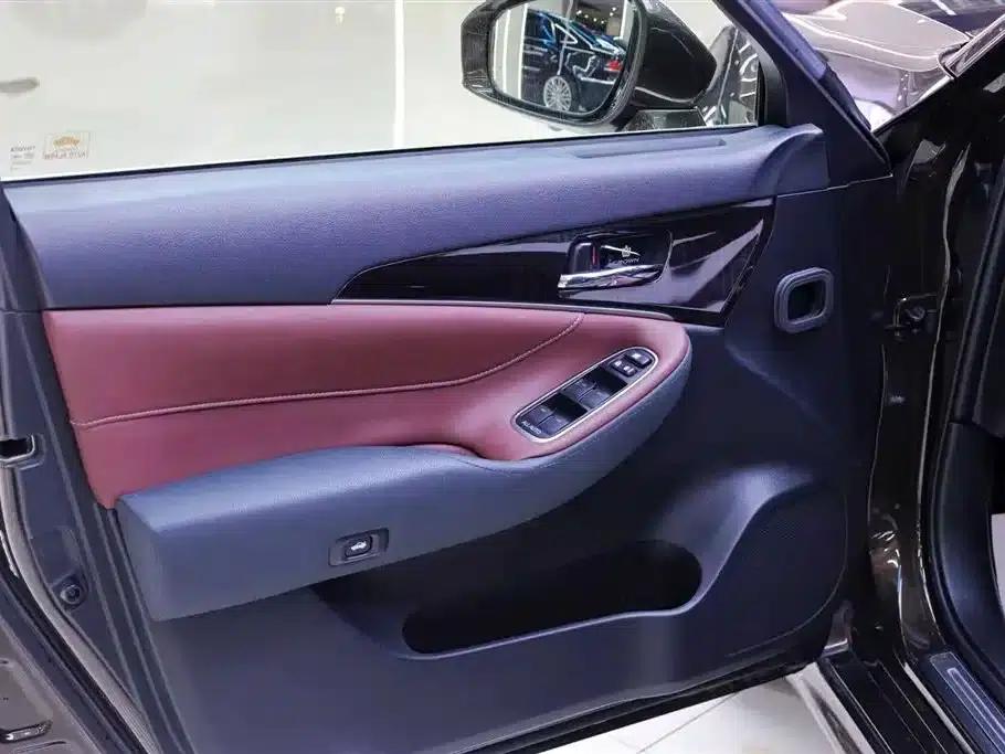 Crown 2017 2.0T Sport Edition — миниатюра 13