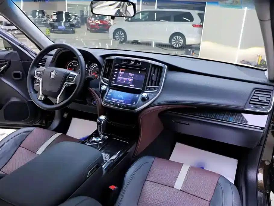Crown 2017 2.0T Sport Edition — миниатюра 15