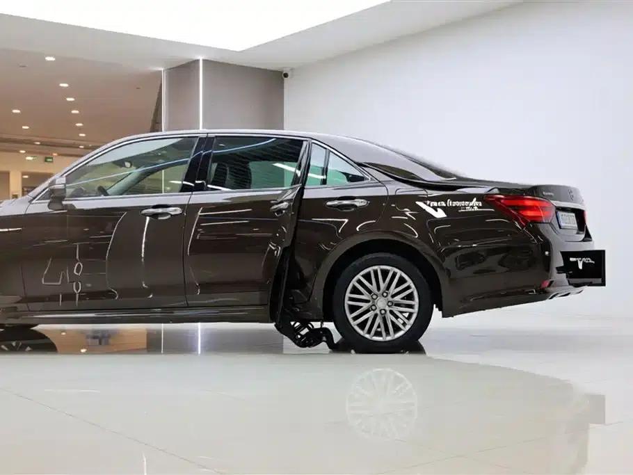 Crown 2017 2.0T Sport Edition — миниатюра 23