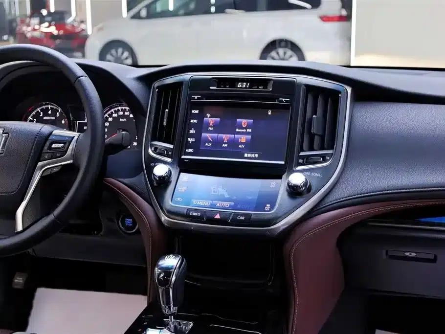 Crown 2017 2.0T Sport Edition — миниатюра 6