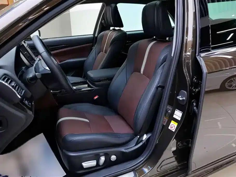 Crown 2017 2.0T Sport Edition — миниатюра 8