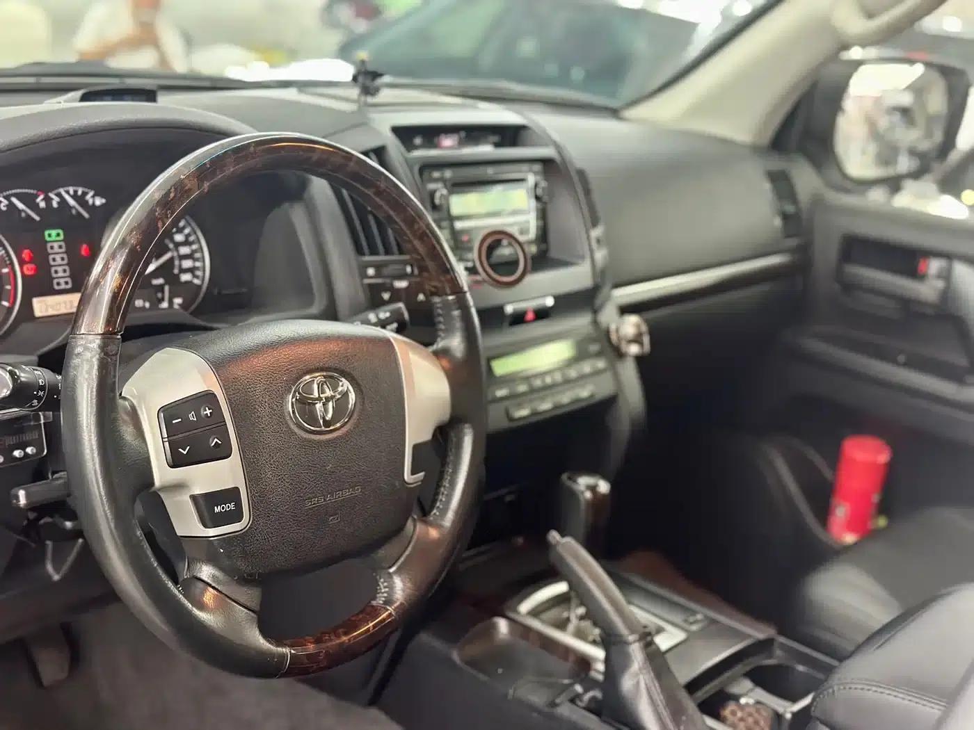 2015 Land Cruiser Imported Model 4.0L V6 Middle East Limited Edition — миниатюра 3