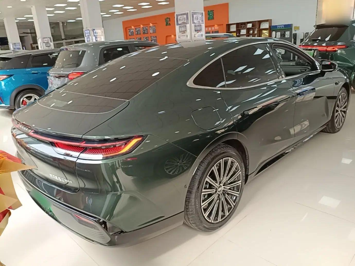 Geely Galaxy 8 2025 130km EM-i Flagship Edition — миниатюра 6