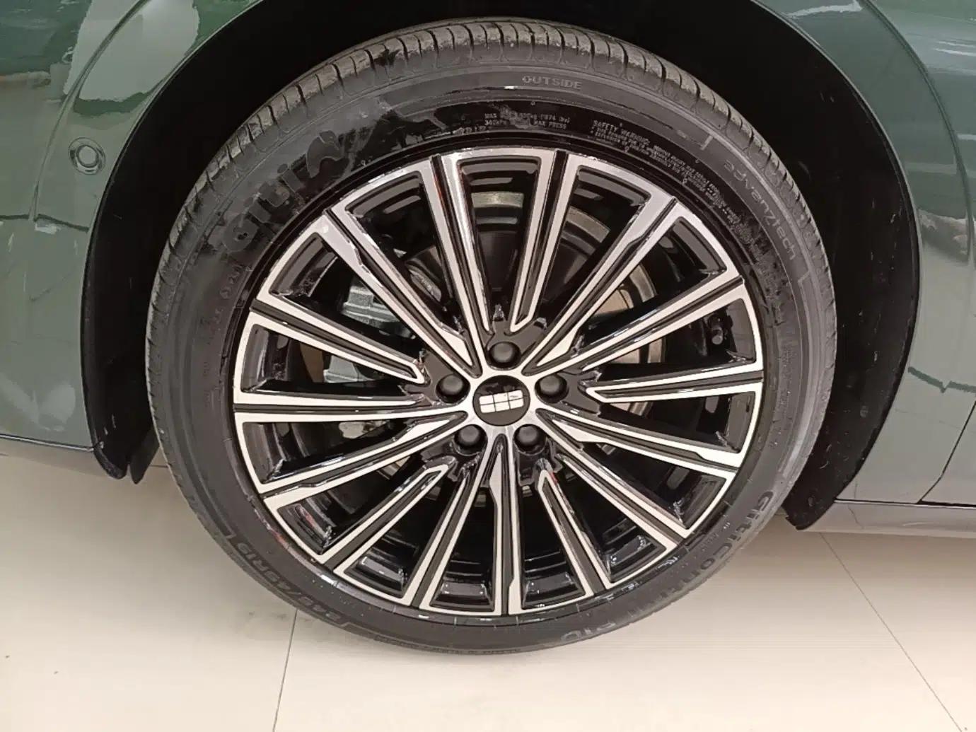 Geely Galaxy 8 2025 130km EM-i Flagship Edition — миниатюра 8