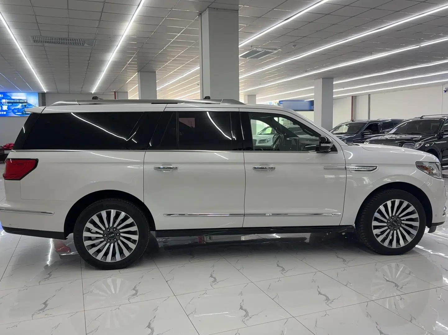 Lincoln Navigator  — миниатюра 4