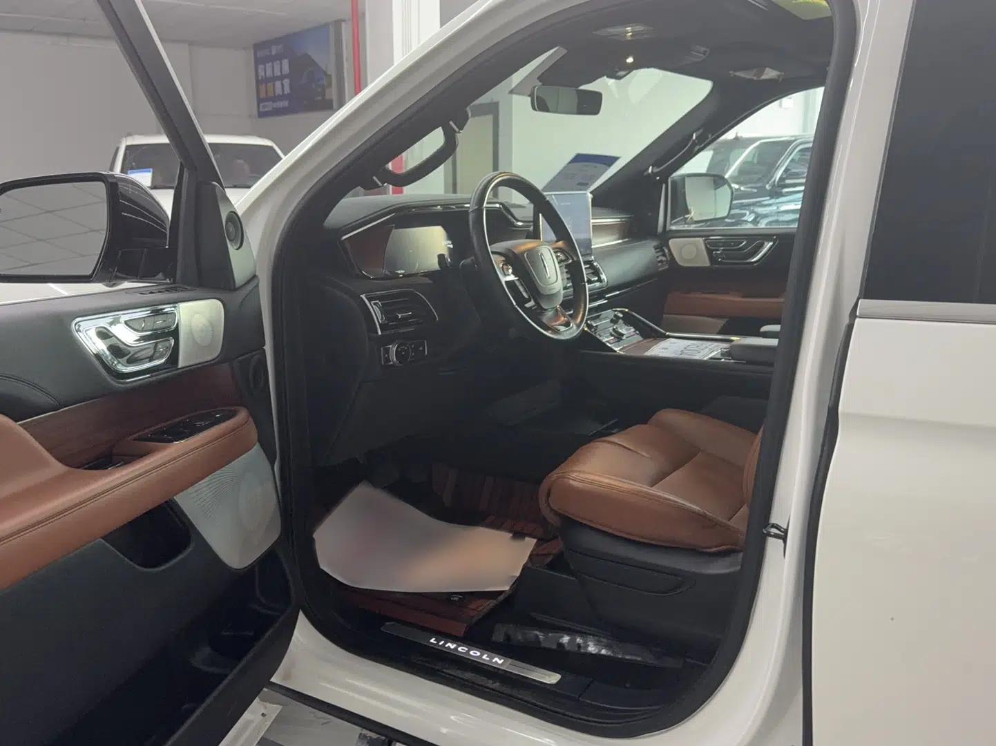Lincoln Navigator  — миниатюра 7