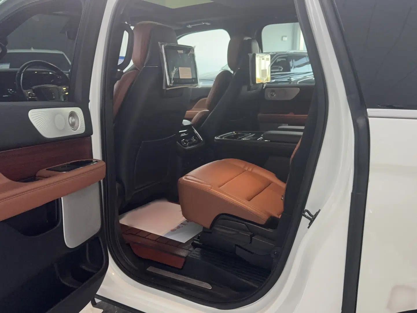 Lincoln Navigator  — миниатюра 8