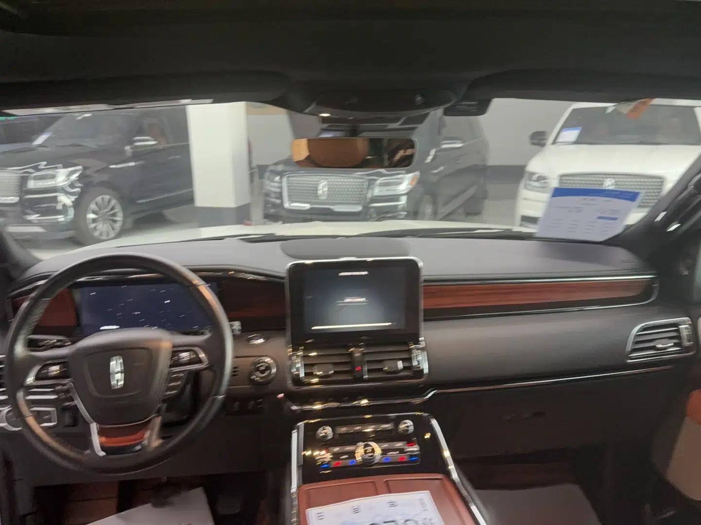 Lincoln Navigator  — миниатюра 9