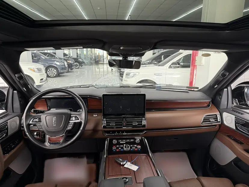 Lincoln Navigator  — миниатюра 8