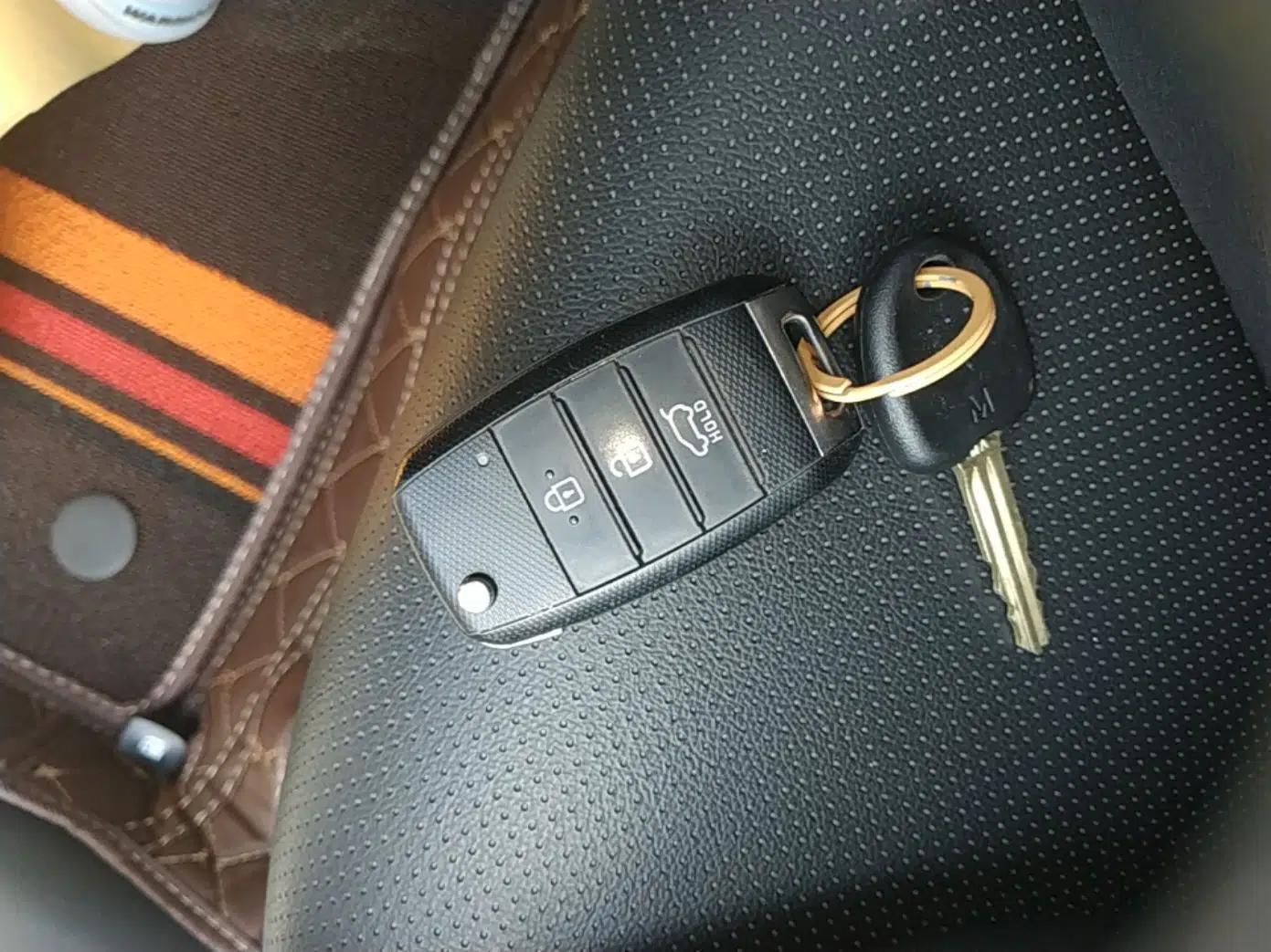 Kia kx1 Stonic 2019 1.4L Manual Fun Edition China VI Standard — миниатюра 12