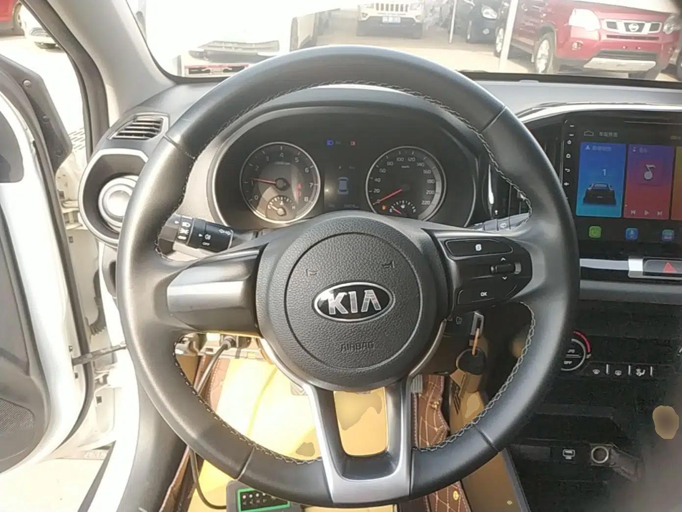 Kia kx1 Stonic 2019 1.4L Manual Fun Edition China VI Standard — миниатюра 14