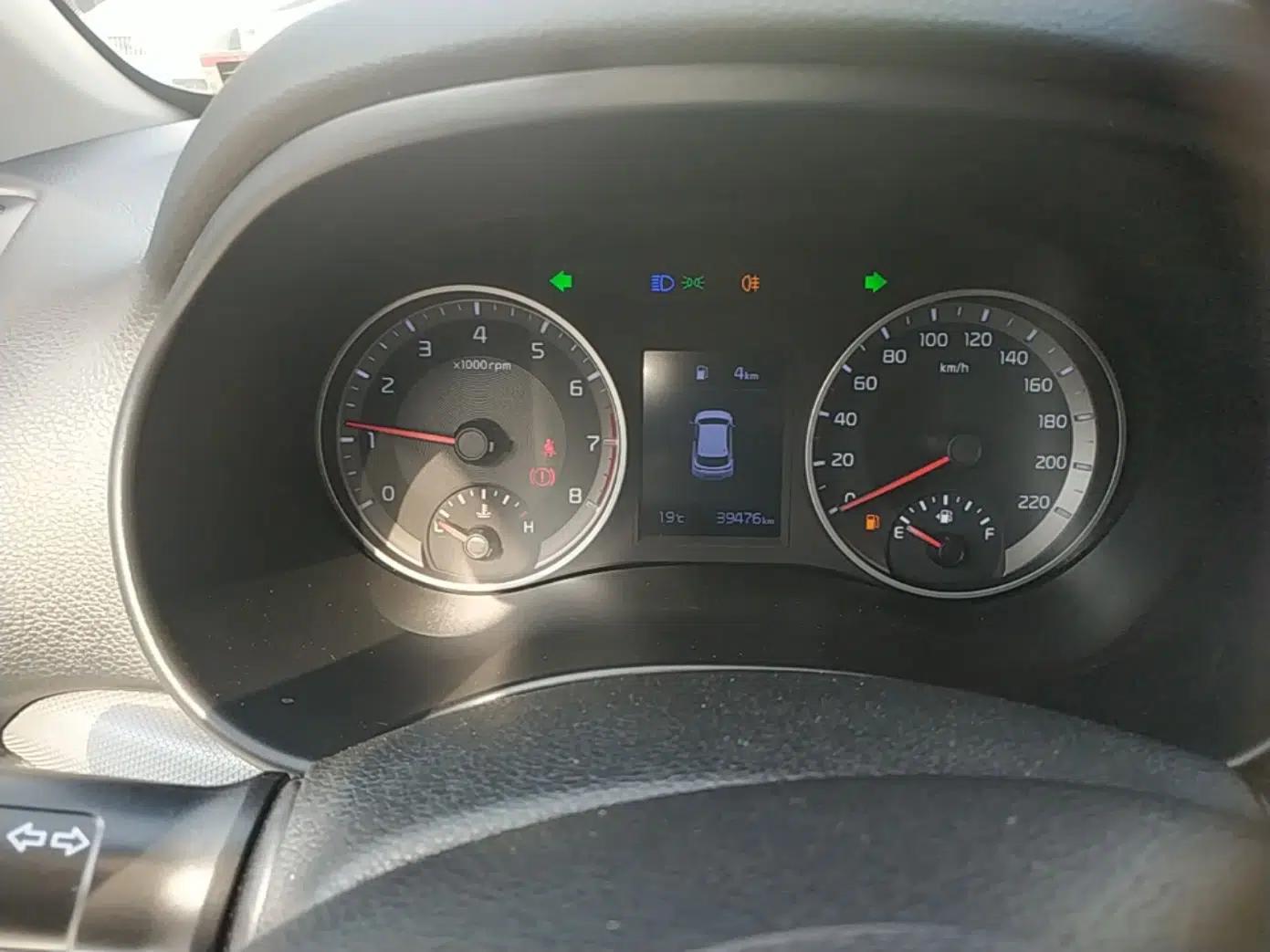 Kia kx1 Stonic 2019 1.4L Manual Fun Edition China VI Standard — миниатюра 15