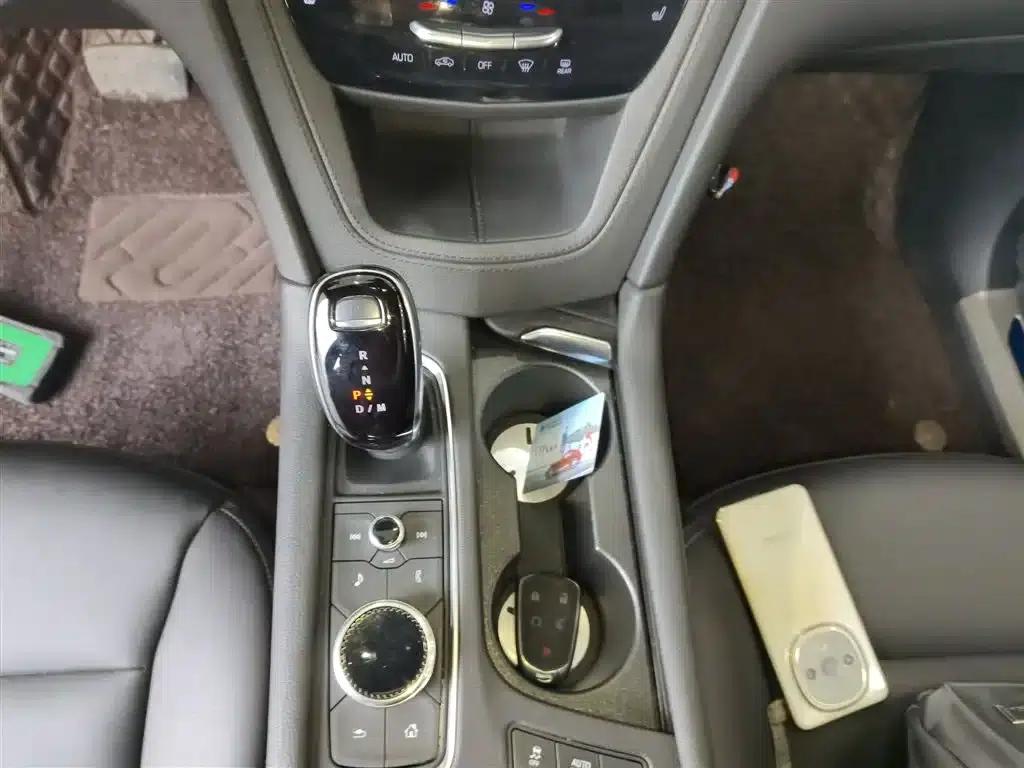 Cadillac XT5 2022 2.0T 2WD Luxury — миниатюра 12