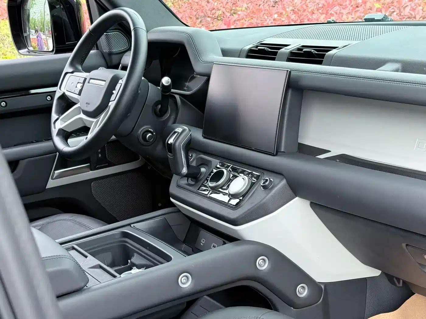 2024 Land Rover Defender 110 3.0T P400 XS — миниатюра 12