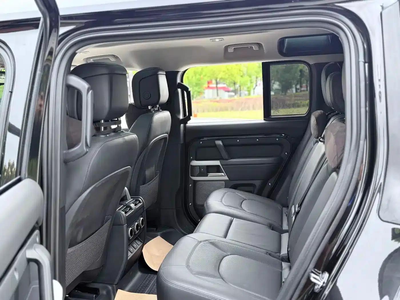 2024 Land Rover Defender 110 3.0T P400 XS — миниатюра 23