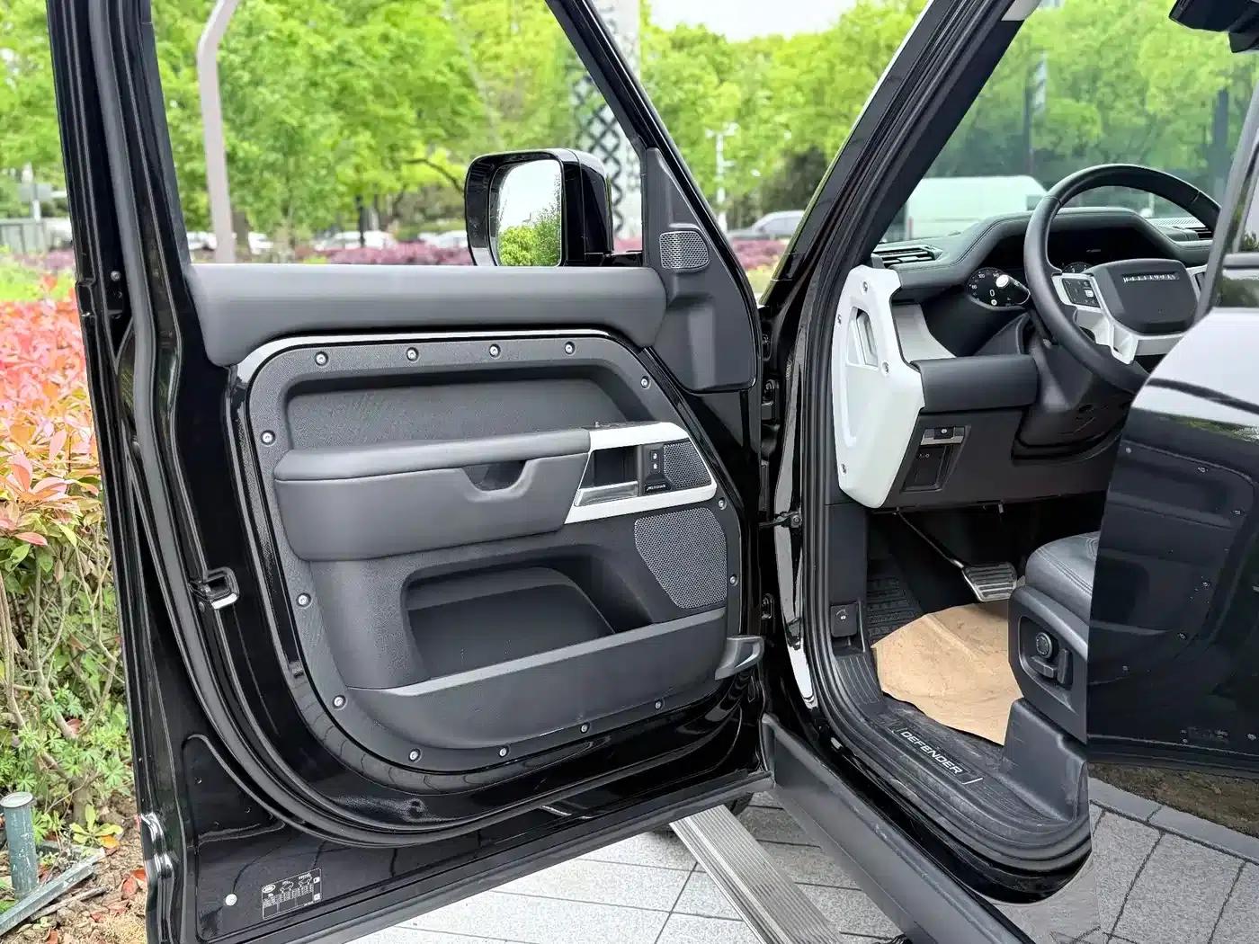 2024 Land Rover Defender 110 3.0T P400 XS — миниатюра 6