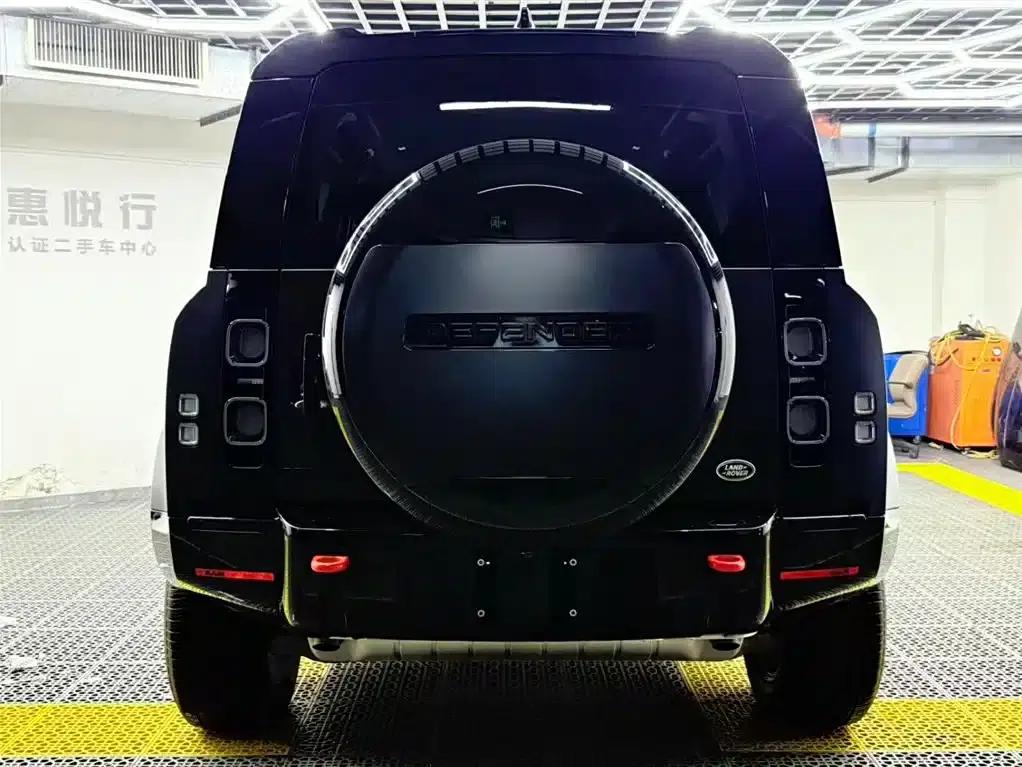 2025 Land Rover Defender 110 3.0T P400 X — миниатюра 4