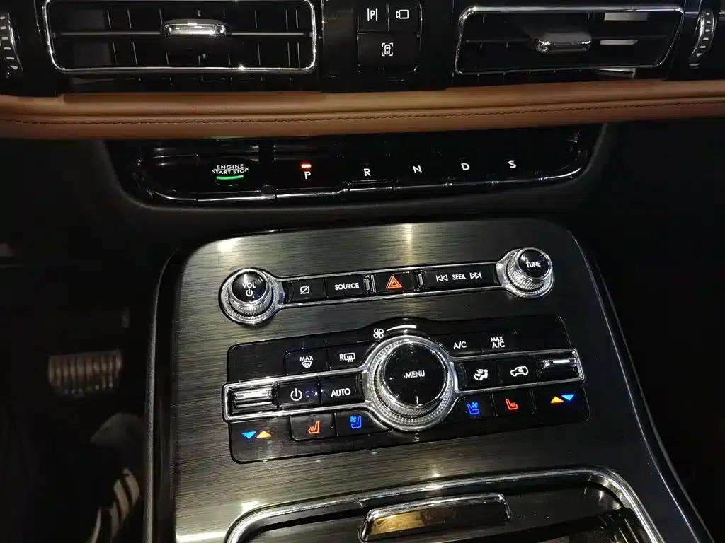 Navigator 2021 2.0T AWD Premium Edition — миниатюра 14
