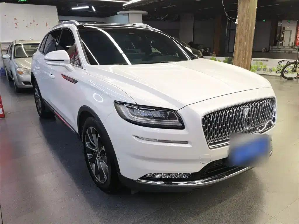 Navigator 2021 2.0T AWD Premium Edition — миниатюра 4