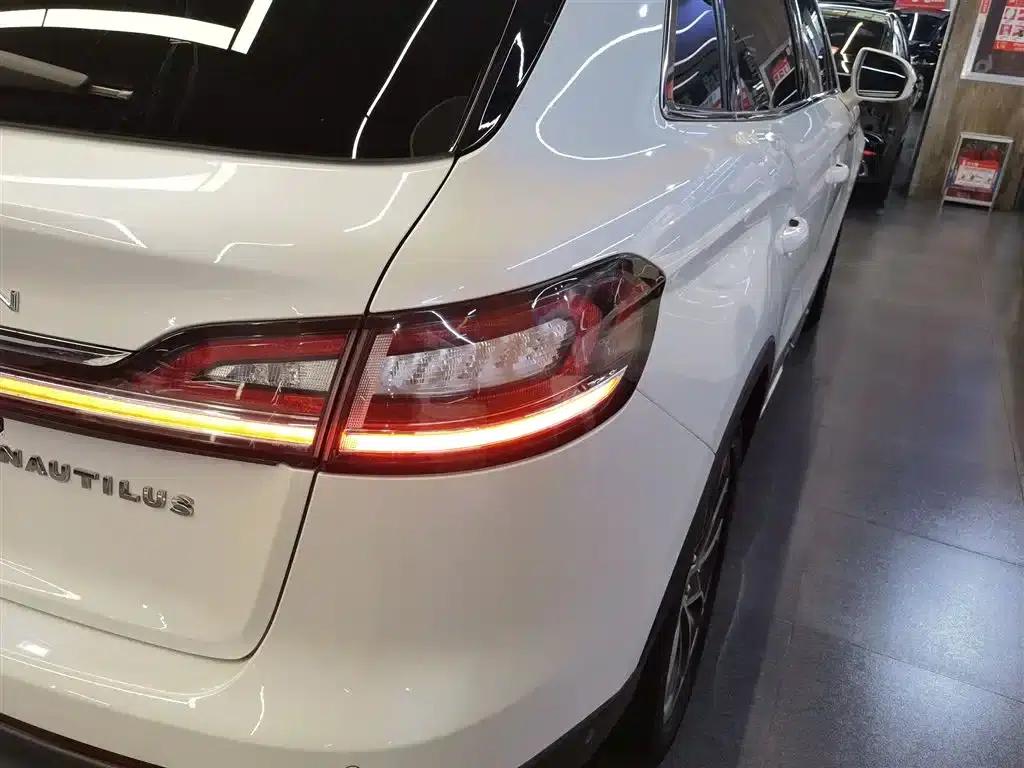 Navigator 2021 2.0T AWD Premium Edition — миниатюра 8