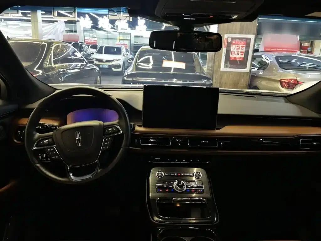 Navigator 2021 2.0T AWD Premium Edition — миниатюра 10