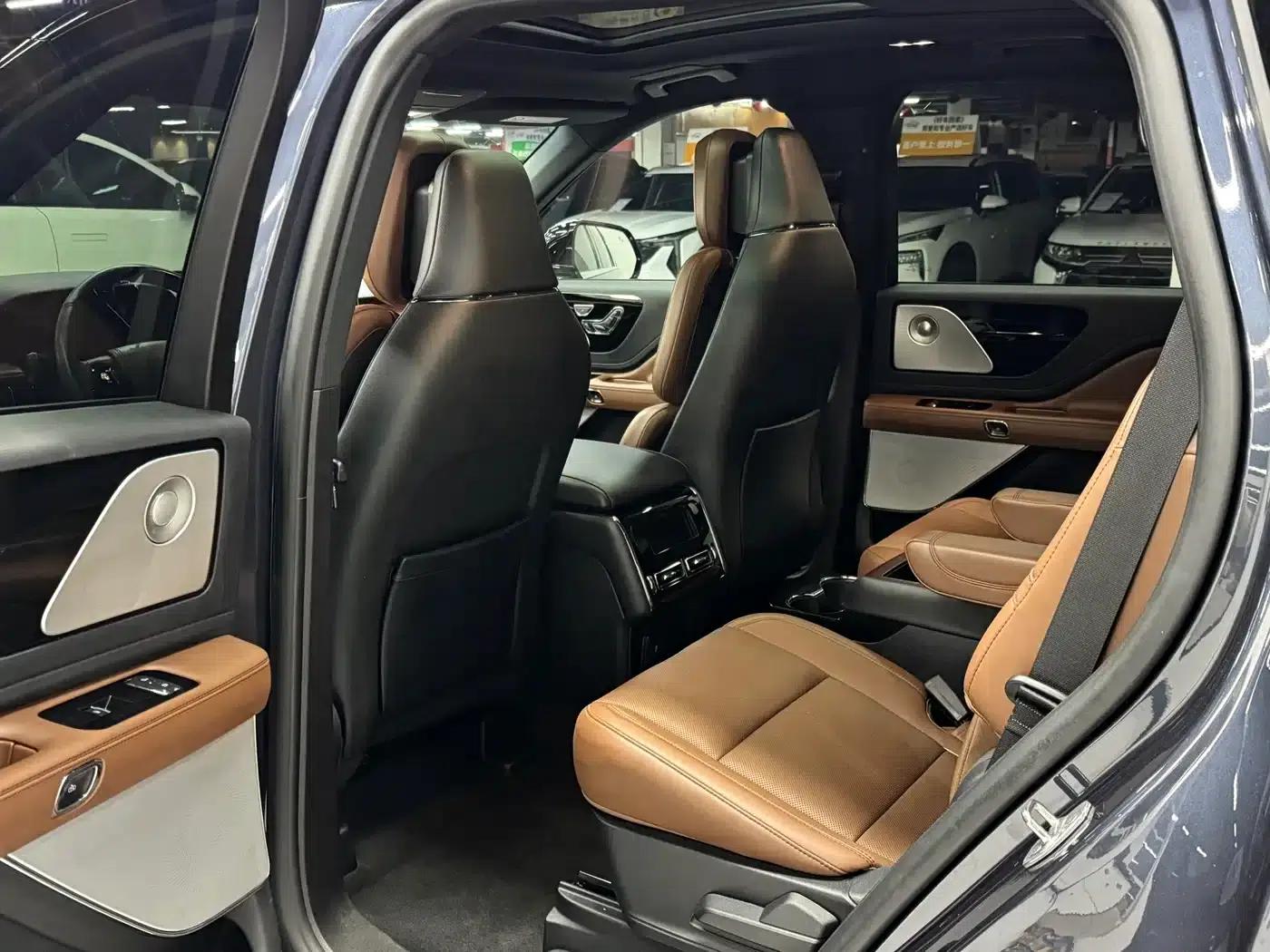 2021 Aviator 3.0T V6 AWD Executive Edition — миниатюра 11